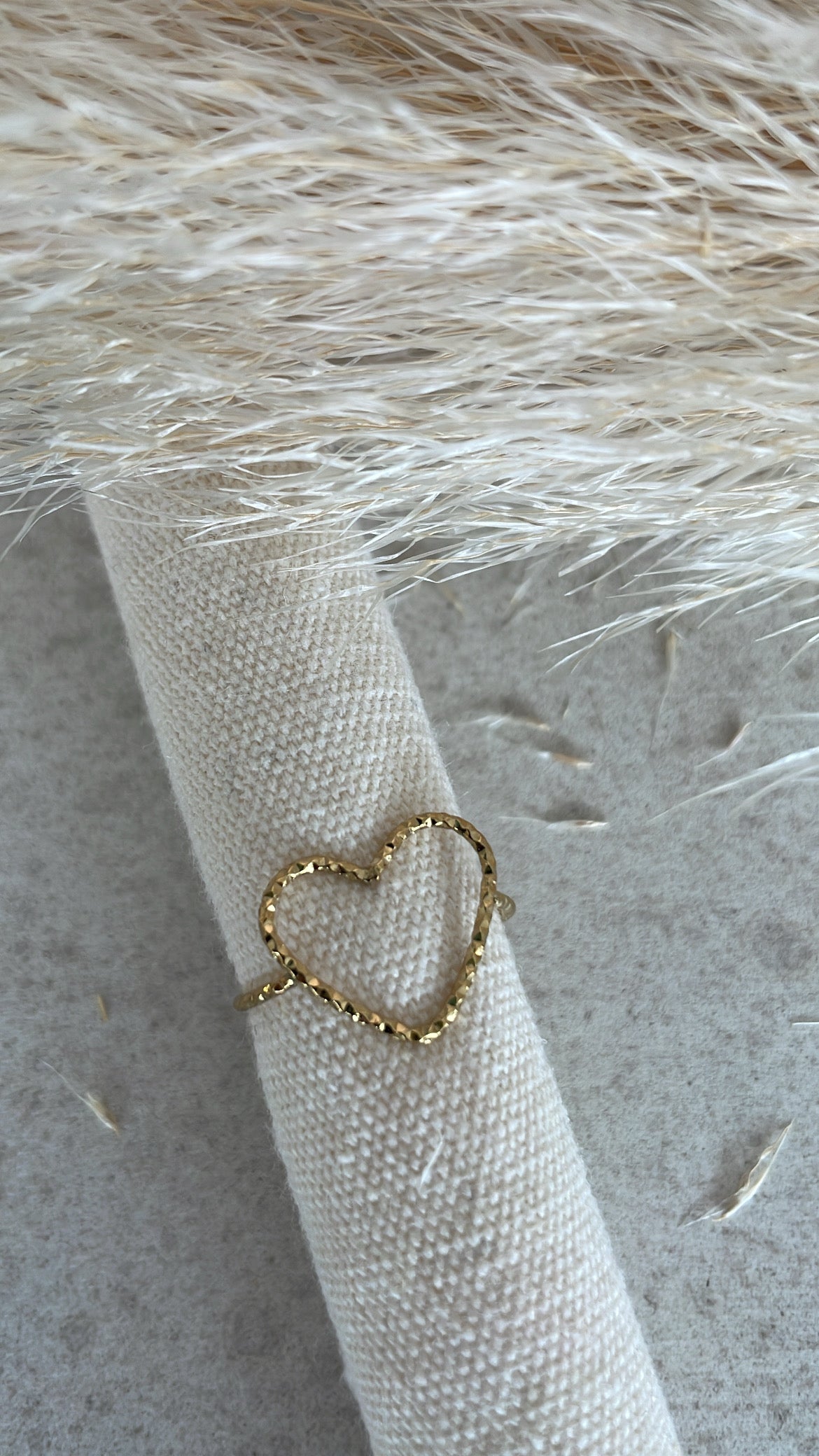 Anello cuore martellato