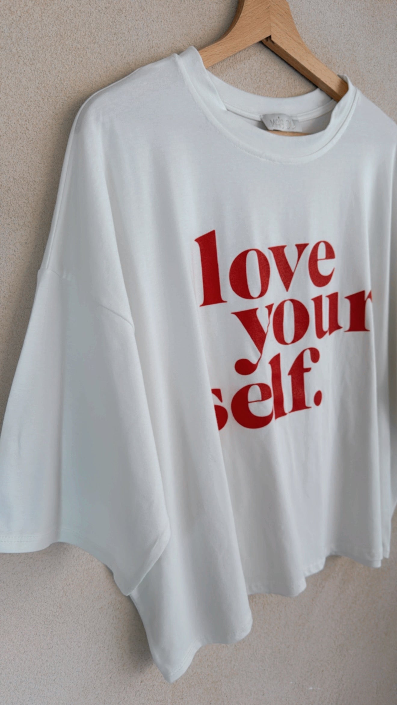 T-shirt Love Yourself red