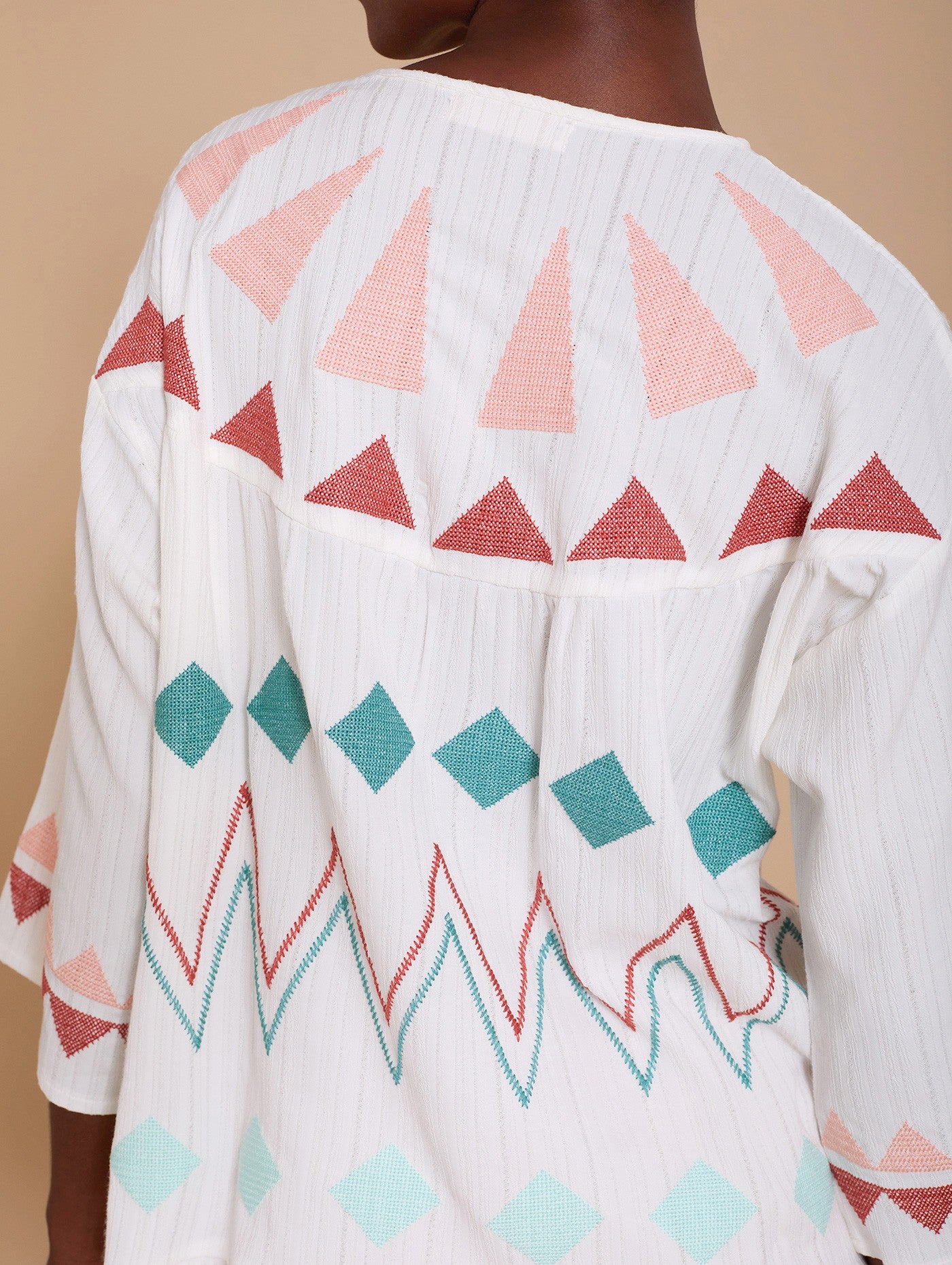 Blusa con ricami