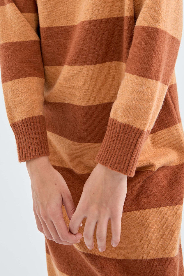 Vestito midi a maglia con stampa a righe marrone