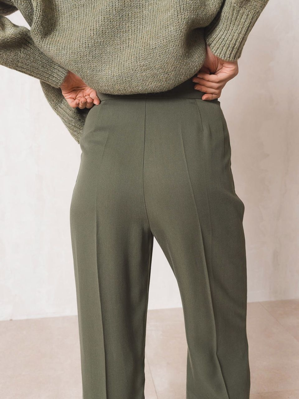 Pantaloni kakhi