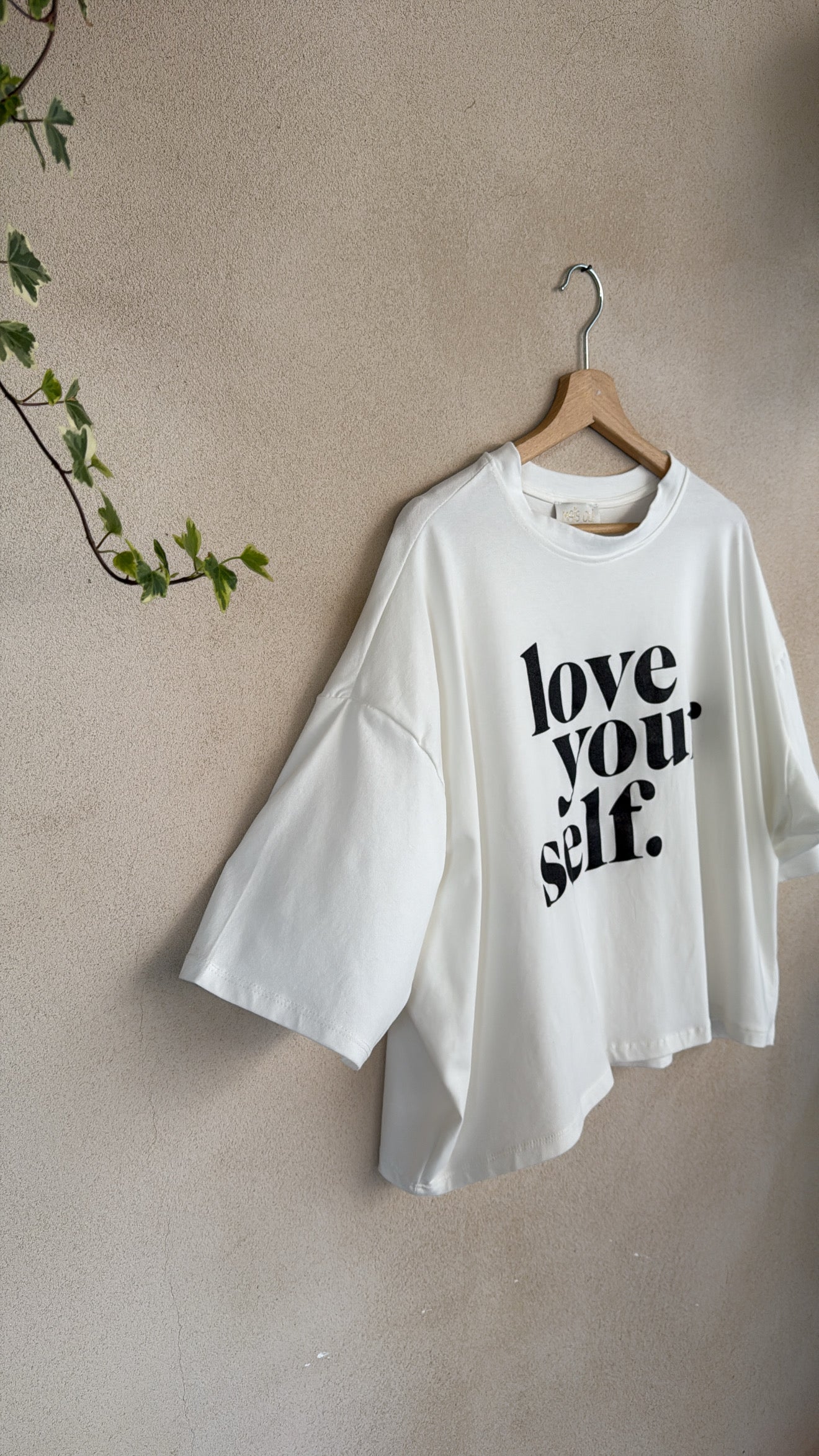 T-shirt Love Yourself black